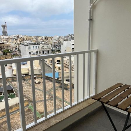 F10 Room 3, Private Room Two Single Beds Shared Bathroom In Shared Flat Msida Esterno foto