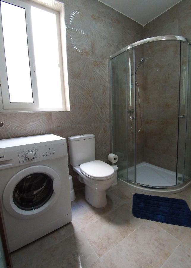 F10 Room 3, Private Room Two Single Beds Shared Bathroom In Shared Flat Msida Esterno foto