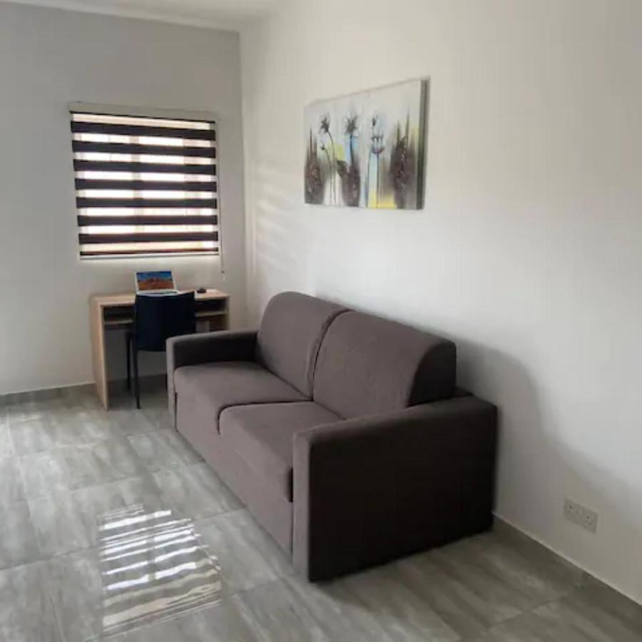 F10 Room 3, Private Room Two Single Beds Shared Bathroom In Shared Flat Msida Esterno foto