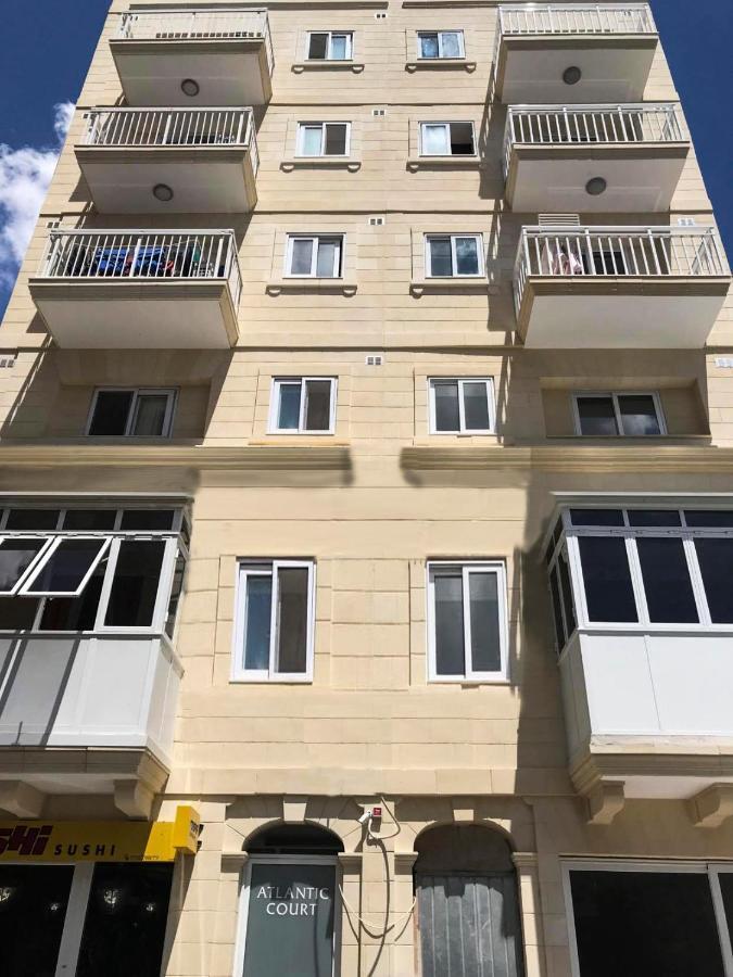 F10 Room 3, Private Room Two Single Beds Shared Bathroom In Shared Flat Msida Esterno foto