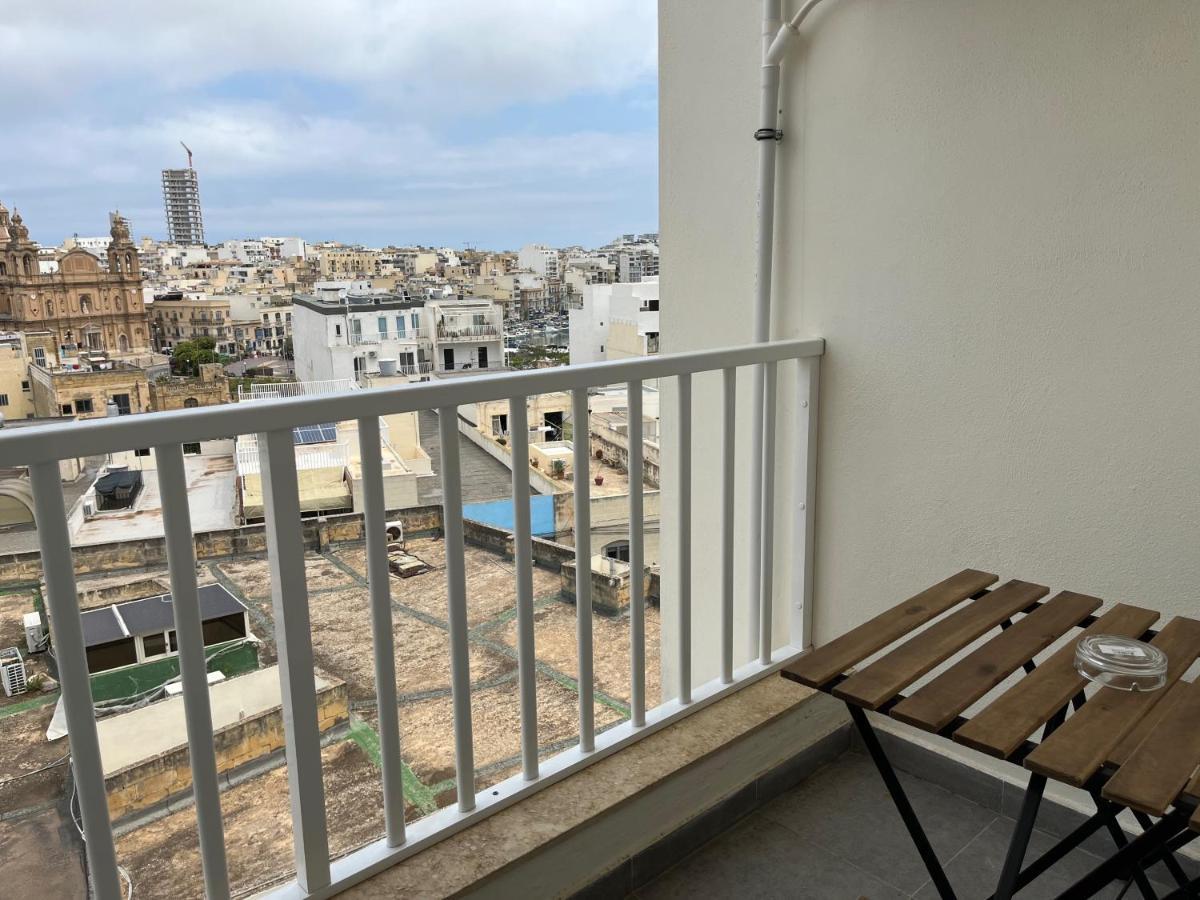 F10 Room 3, Private Room Two Single Beds Shared Bathroom In Shared Flat Msida Esterno foto